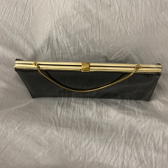 Etra Vintage 1950’s classic Patent Leather Clutch Purse with Gold Hardware - Picture 5 of 14